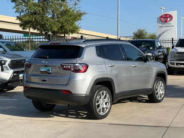 2022 Jeep Compass - Image 3