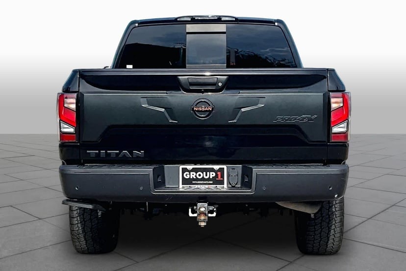 2021 Nissan Titan - Image 2