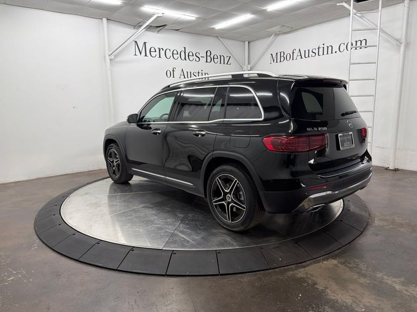 2026 Mercedes-Benz GLB - Image 2