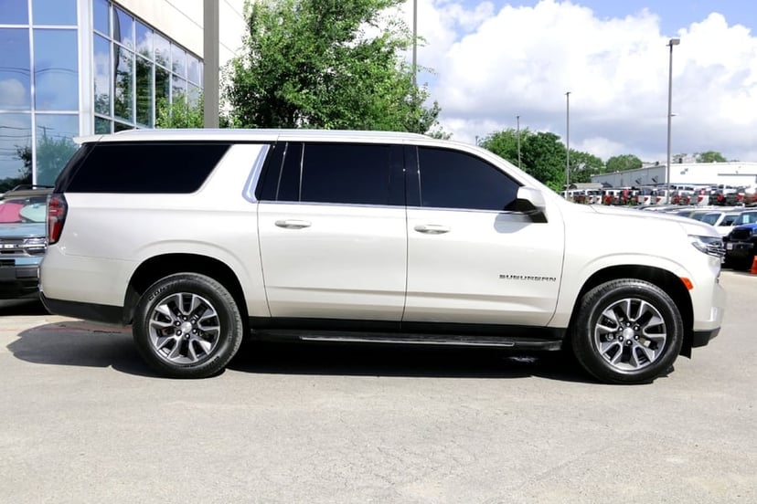 2023 Chevrolet Suburban - Image 2