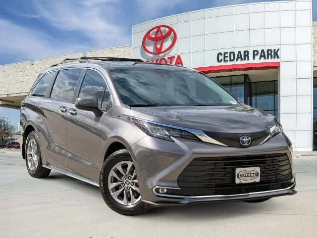 2022 Toyota Sienna - Image 1