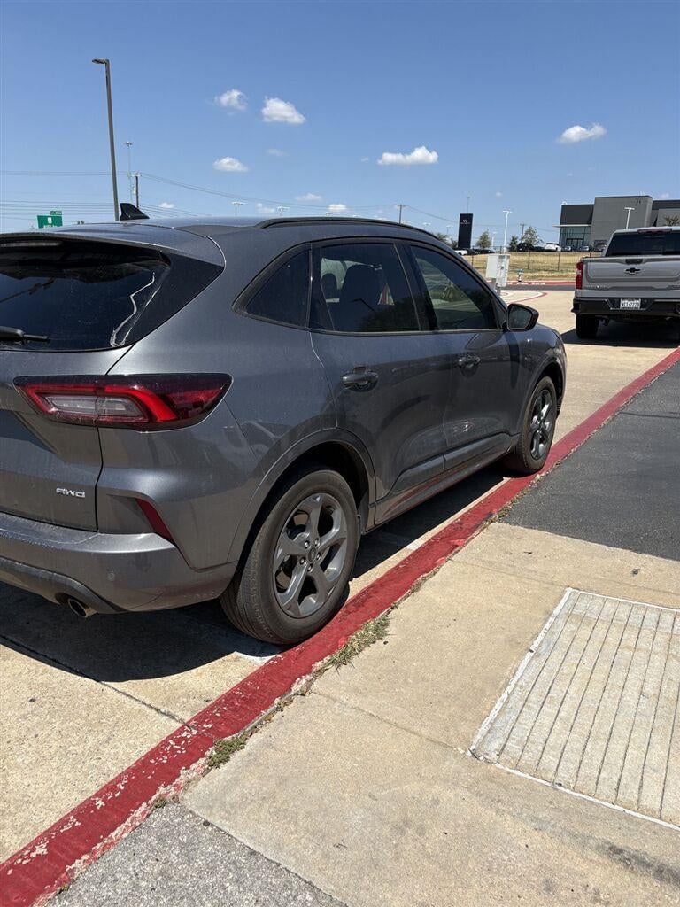 2023 Ford Escape - Image 3