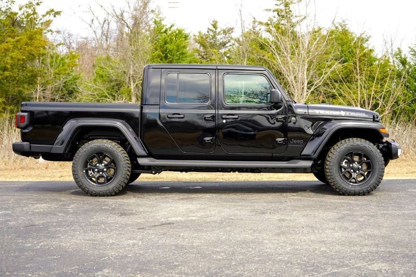 2026 Jeep Gladiator - Image 2