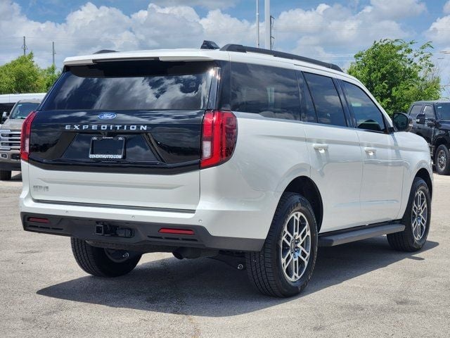 2026 Ford Expedition - Image 3