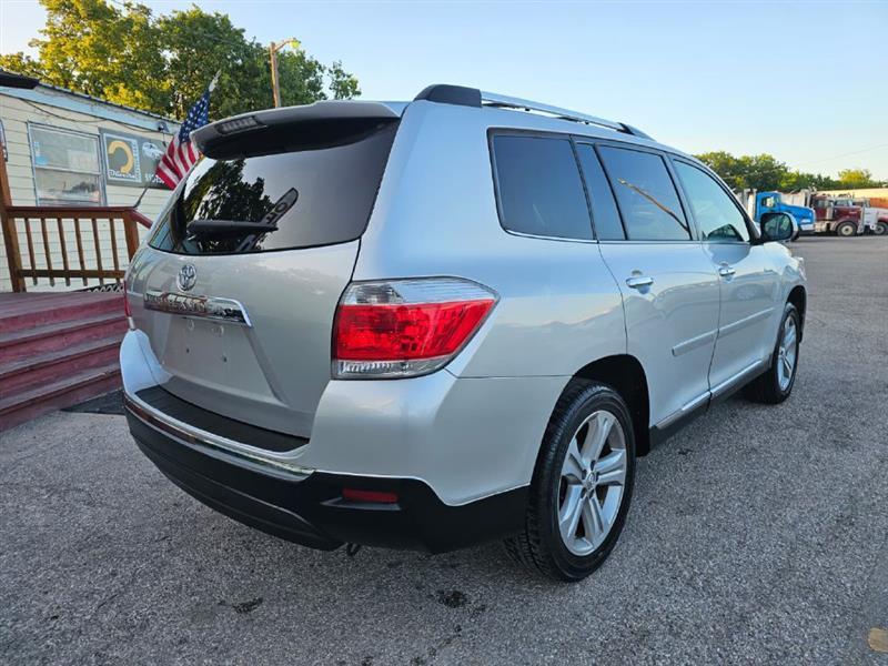 2013 Toyota Highlander - Image 2