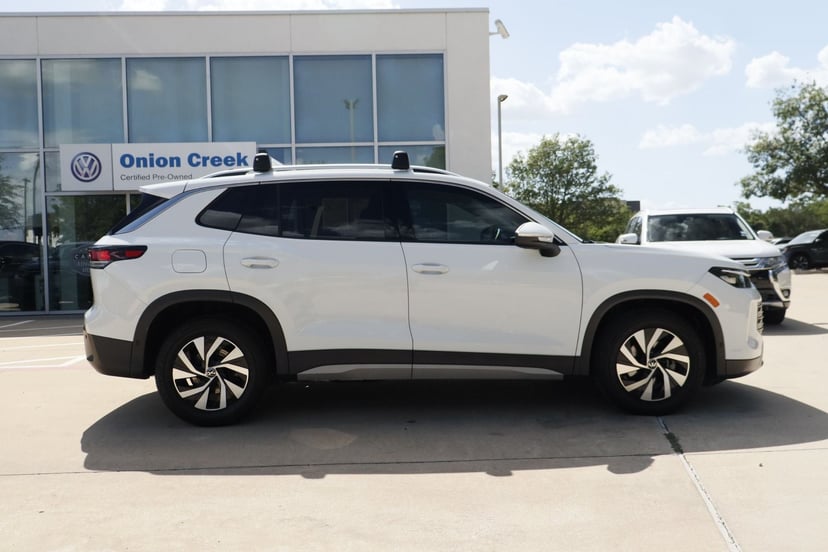 2025 Volkswagen Tiguan - Image 2