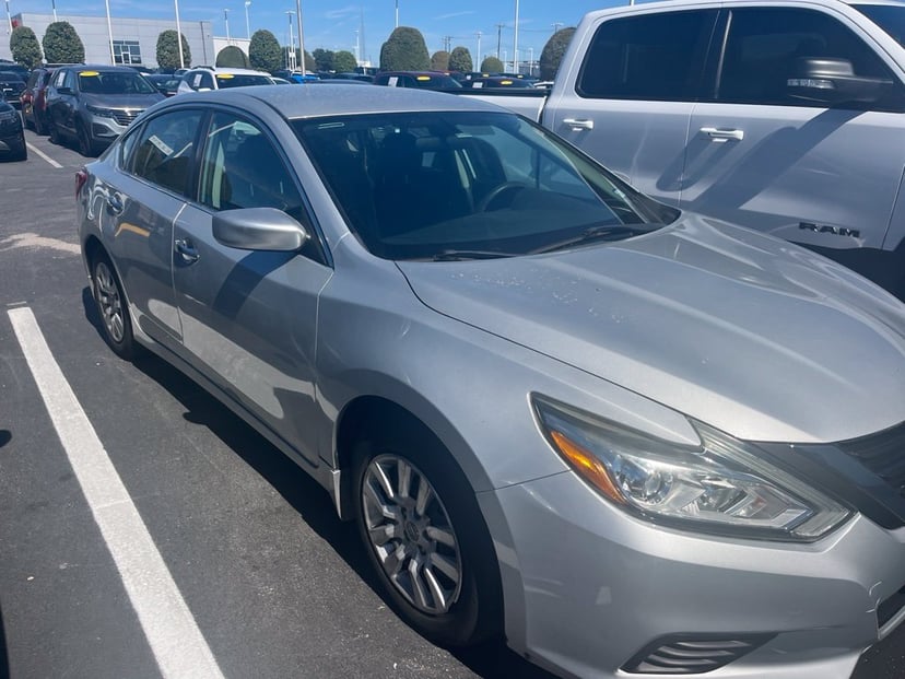 2016 Nissan Altima - Image 1