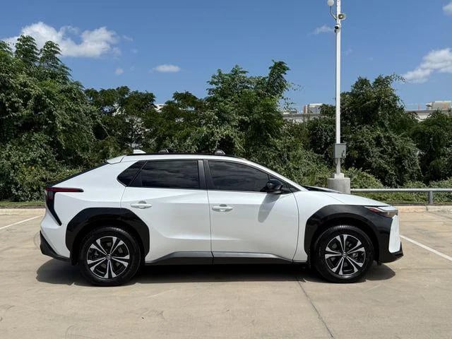 2024 Toyota bz4x - Image 2