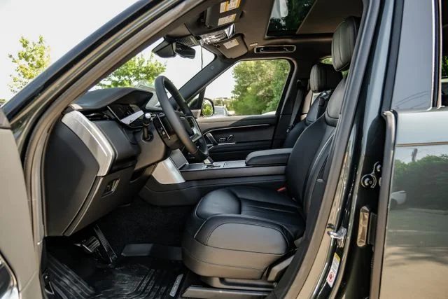 2026 Land Rover Range Rover - Image 2