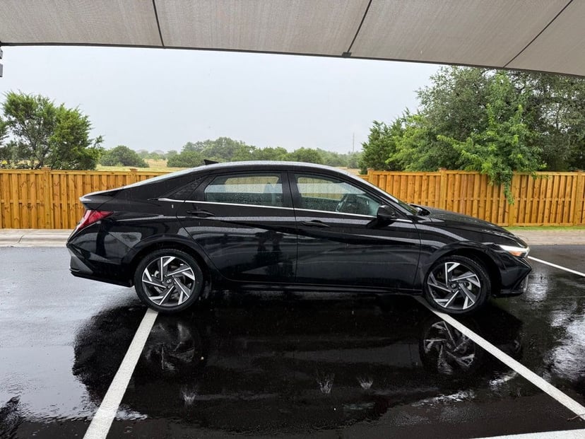 2024 Hyundai Elantra - Image 3