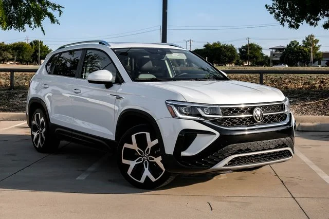 2022 Volkswagen Taos - Image 2