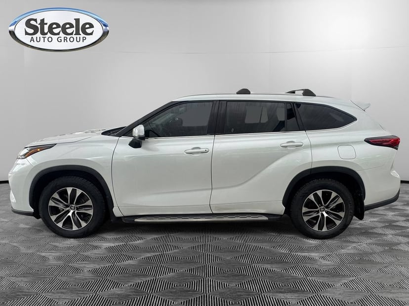 2022 Toyota Highlander - Image 2