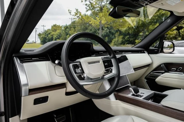 2026 Land Rover Range Rover - Image 3