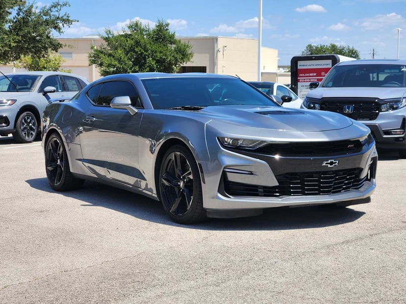 2019 Chevrolet Camaro - Image 2