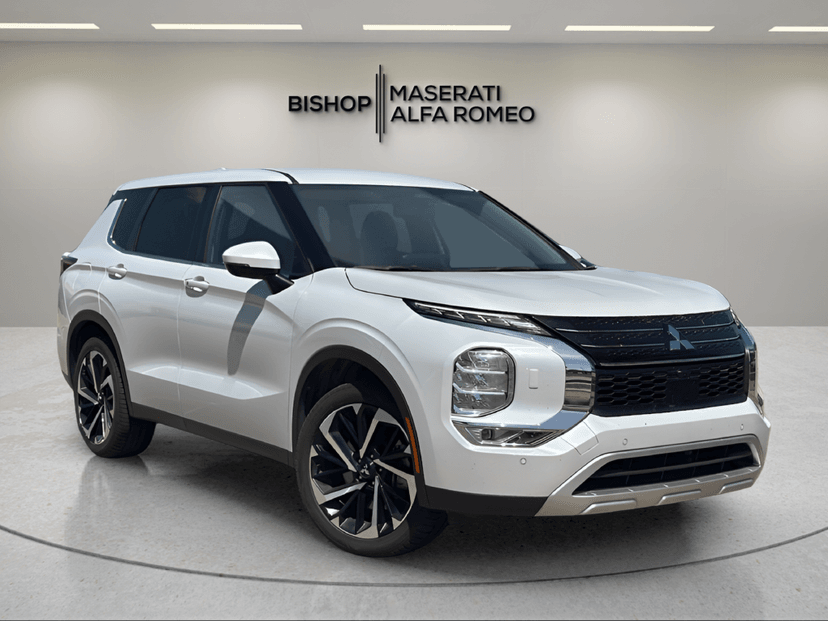 2024 Mitsubishi Outlander - Image 1
