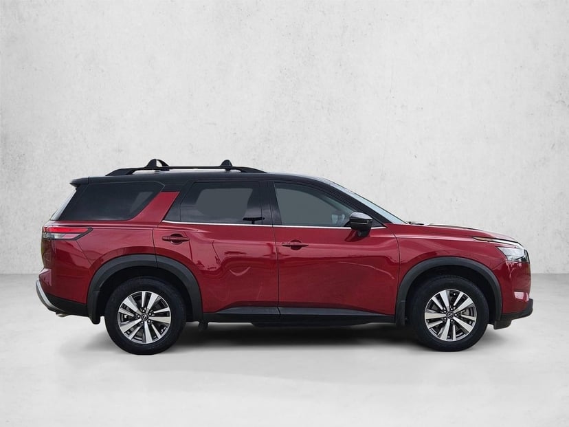 2022 Nissan Pathfinder - Image 2