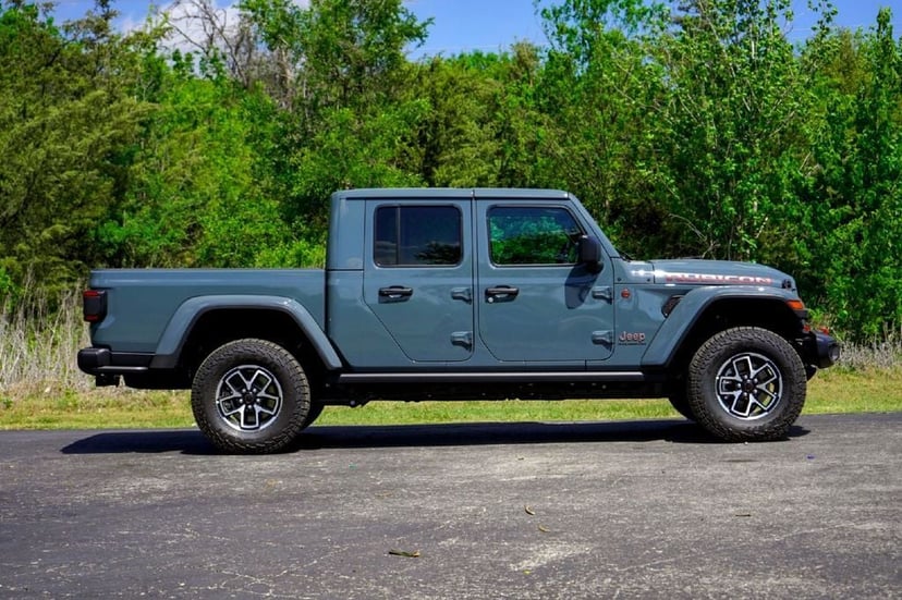 2026 Jeep Gladiator - Image 2