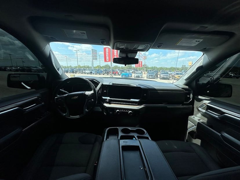 2023 Chevrolet Silverado 1500 - Image 3