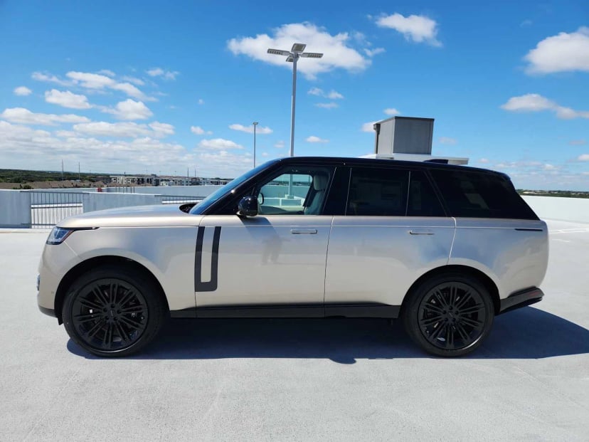 2026 Land Rover Range Rover - Image 2