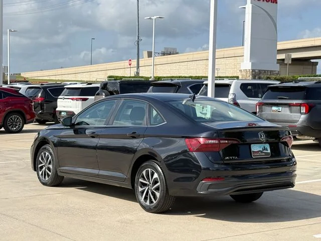 2024 Volkswagen Jetta - Image 3