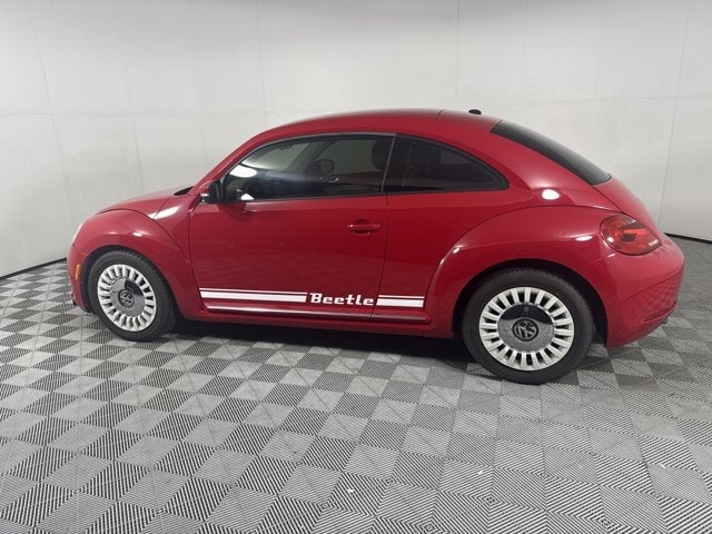 2013 Volkswagen Beetle - Image 2