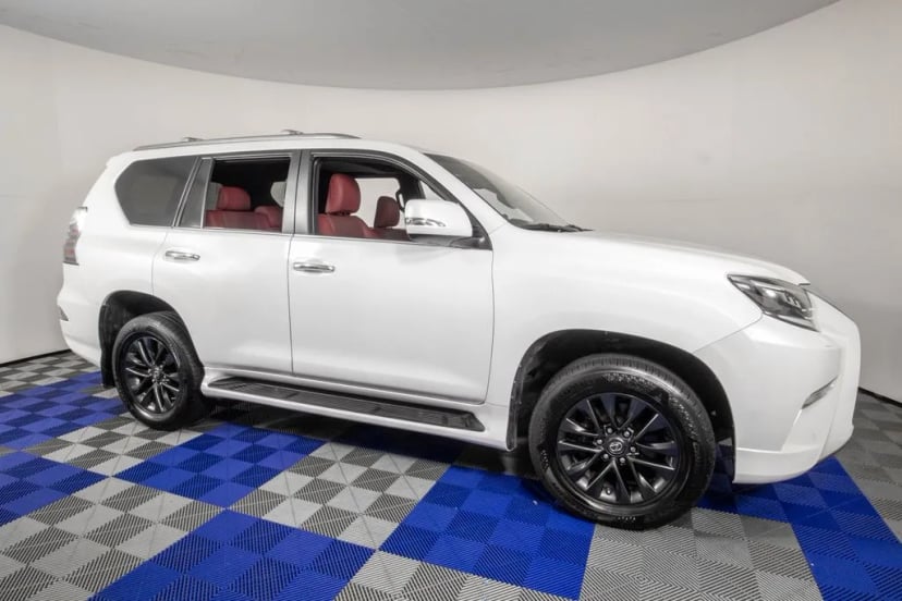 2023 Lexus GX - Image 2