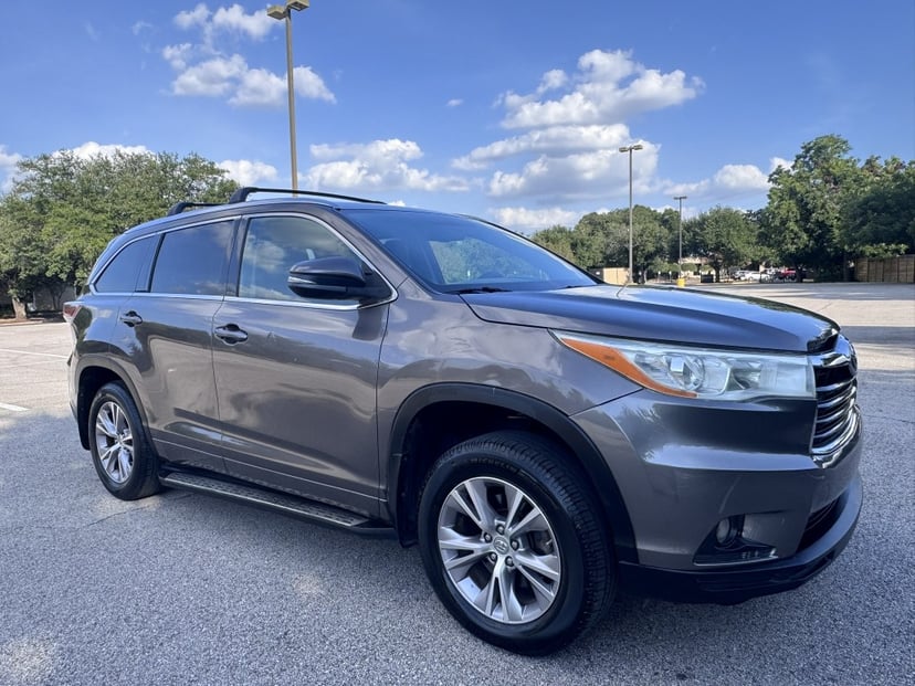 2015 Toyota Highlander - Image 1