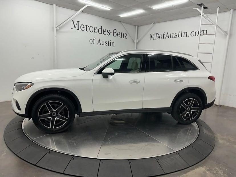 2027 Mercedes-Benz GLC - Image 2