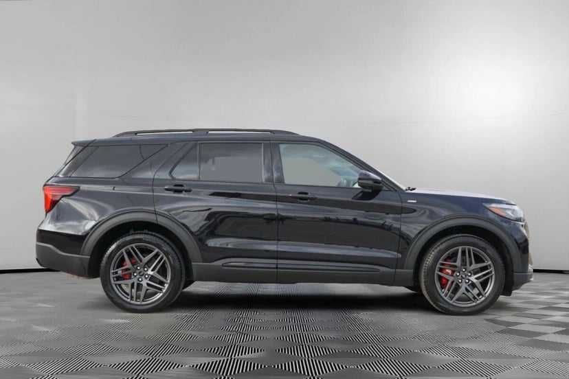 2025 Ford Explorer - Image 2