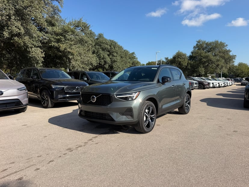 2026 Volvo XC40 - Image 1