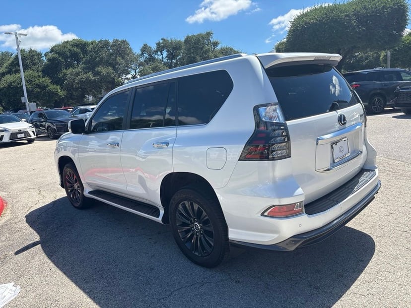 2023 Lexus GX - Image 3