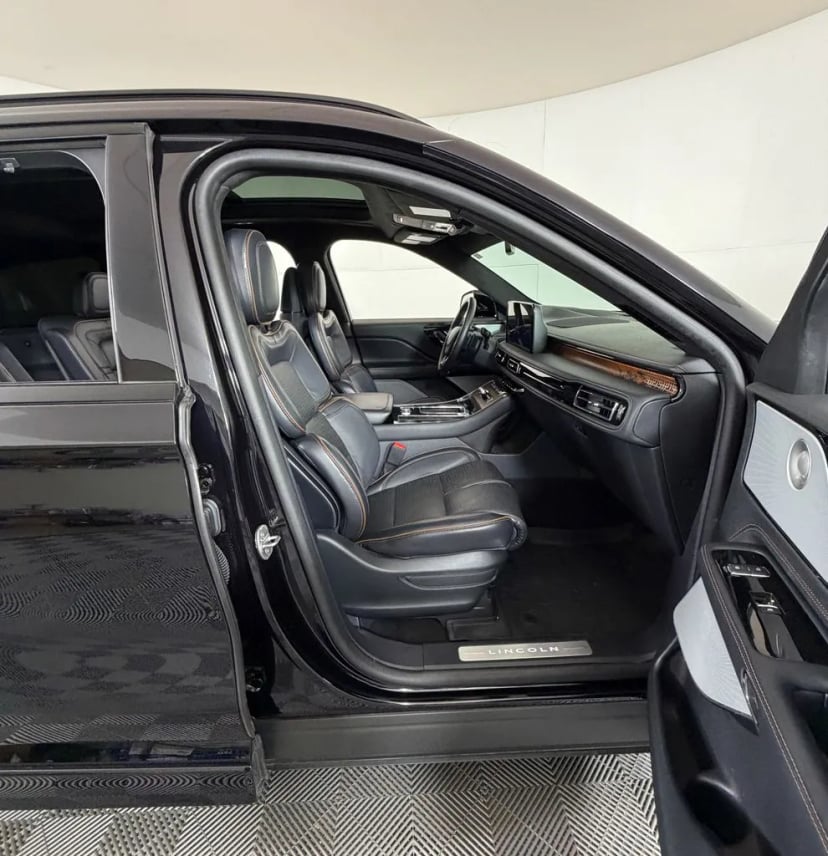 2025 Lincoln Aviator - Image 3