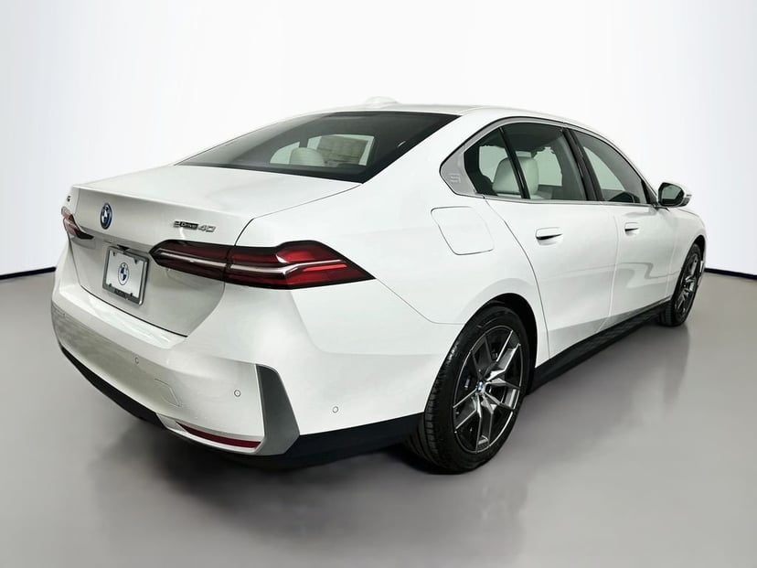 2026 BMW i5 - Image 3