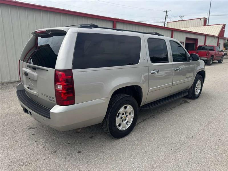 2009 Chevrolet Suburban - Image 2