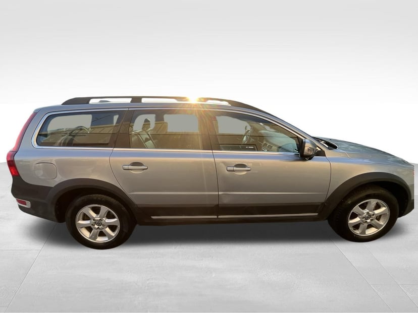2010 Volvo XC70 - Image 3
