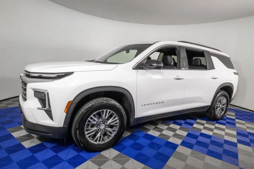 2025 Chevrolet Traverse - Image 1