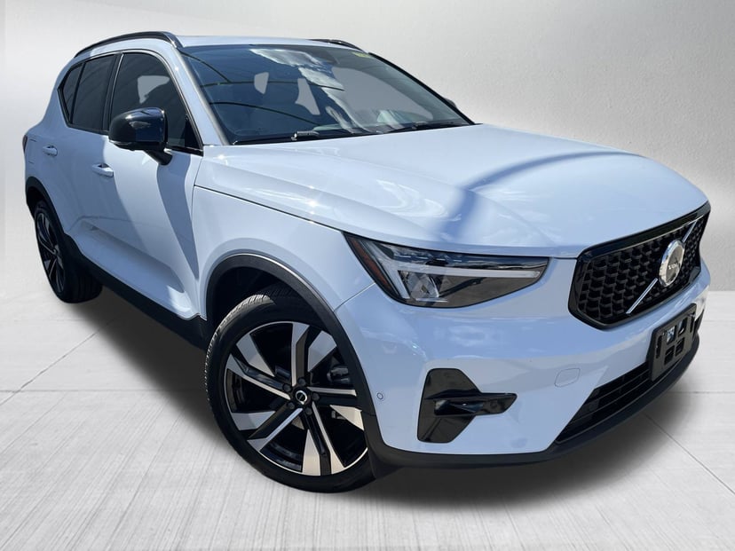 2024 Volvo XC40 - Image 1