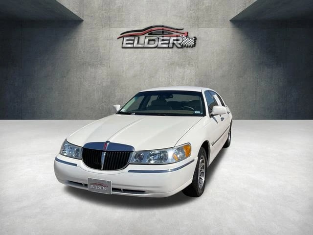 2000 Lincoln town car - Image 1