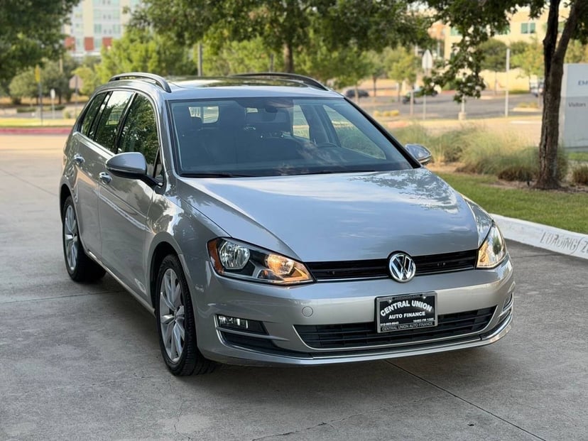 2017 Volkswagen Golf SportWagen - Image 1