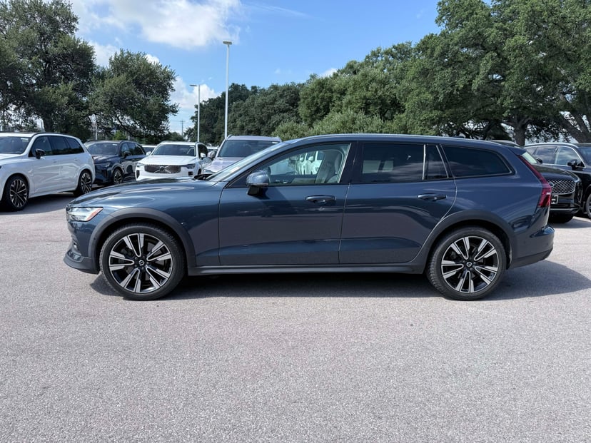 2020 Volvo V60CC - Image 2