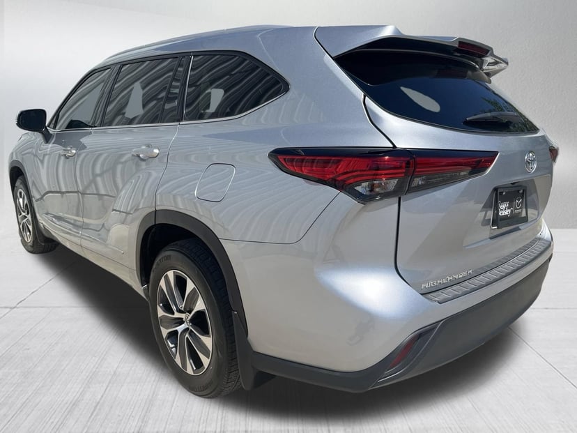 2022 Toyota Highlander - Image 3