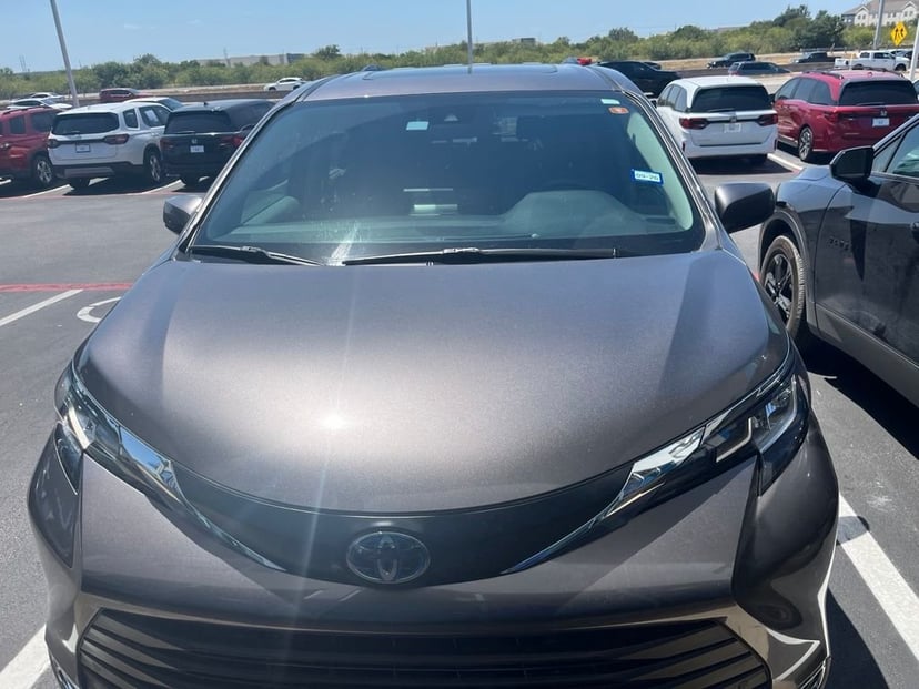 2023 Toyota Sienna - Image 3