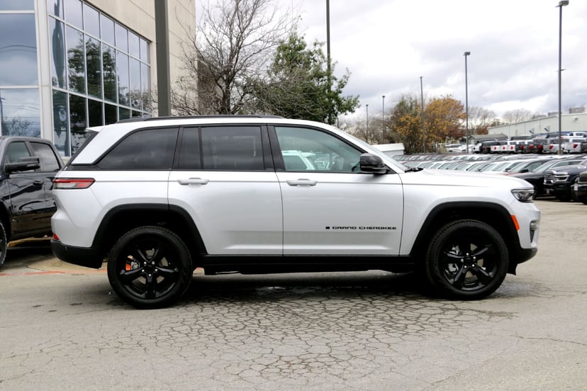 2025 Jeep Grand Cherokee - Image 1