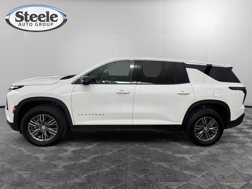 2024 Chevrolet Traverse - Image 2
