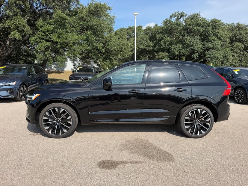 2026 Volvo XC60 - Image 2