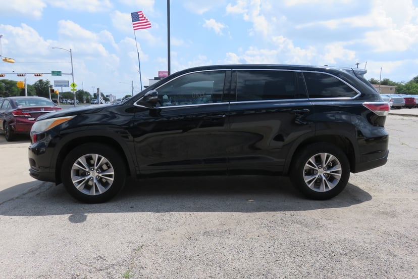 2015 Toyota Highlander - Image 2