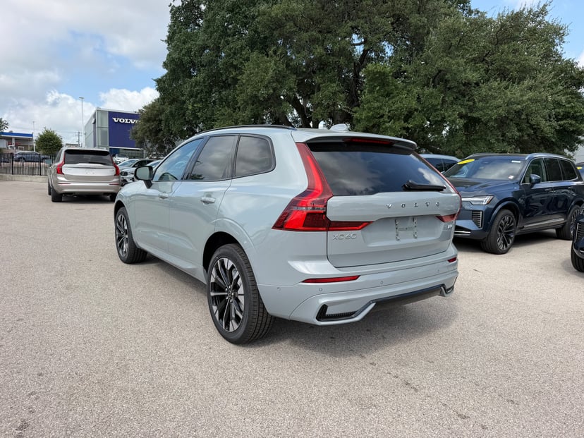 2026 Volvo XC60 - Image 3