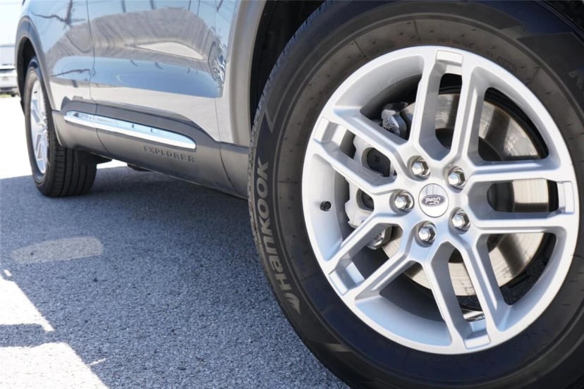 2025 Ford Explorer - Image 3