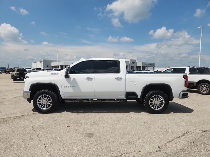 2024 Chevrolet Silverado 2500 HD - Image 3