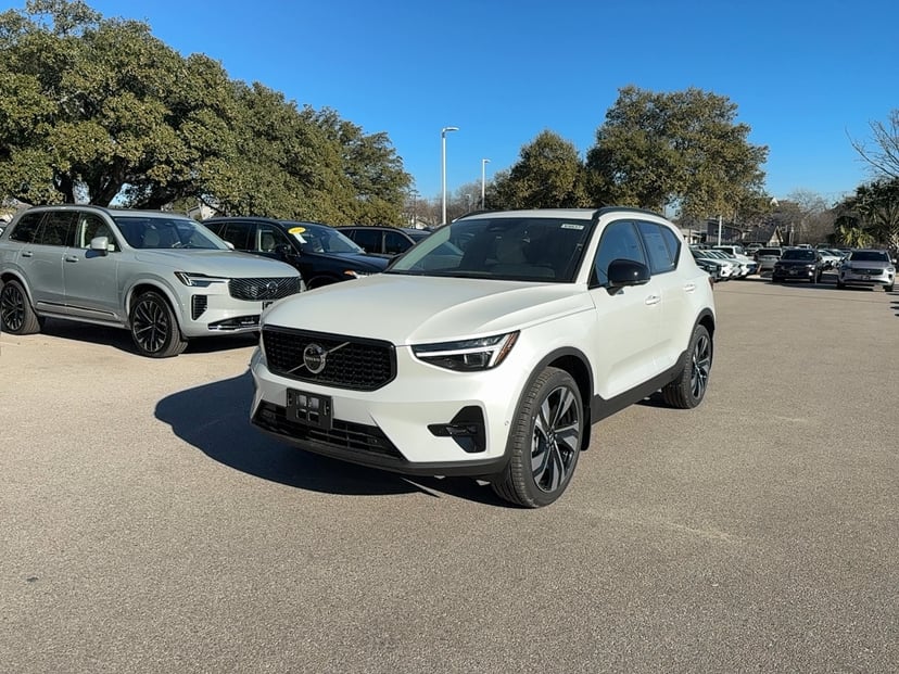 2026 Volvo XC40 - Image 1